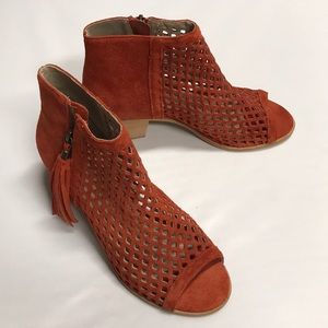 BNWOB MATISSE Indie laser-cut booties